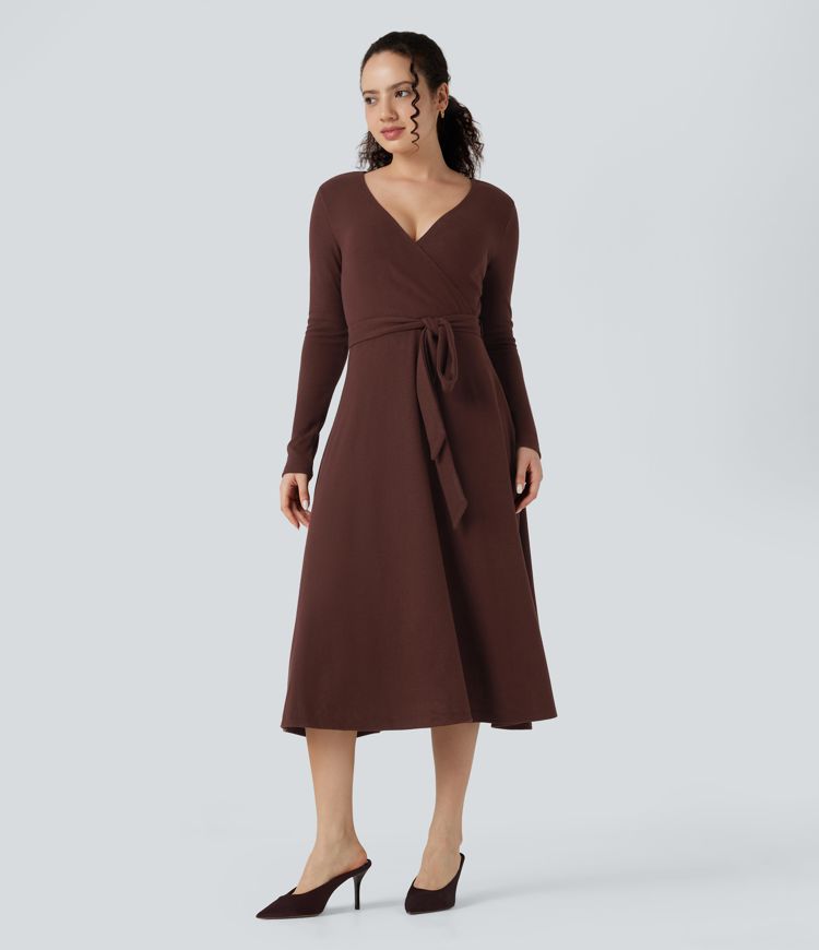 robe midi fluide de travail en maille côtelée col v manches longues et ceinture