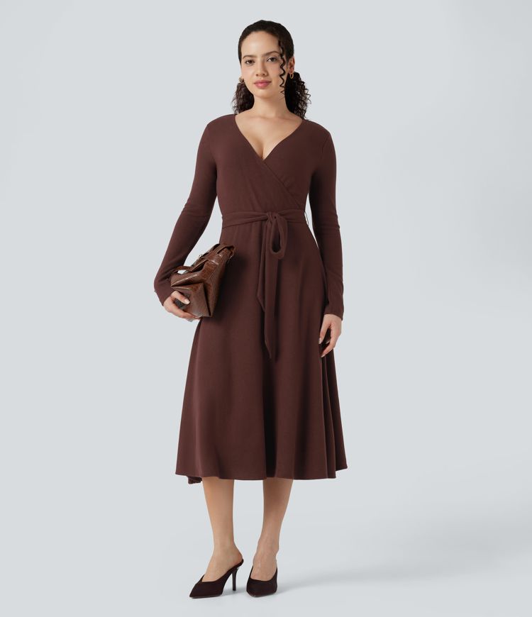 robe midi fluide de travail en maille côtelée col v manches longues et ceinture