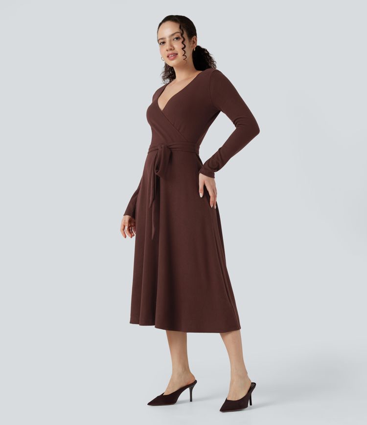 robe midi fluide de travail en maille côtelée col v manches longues et ceinture