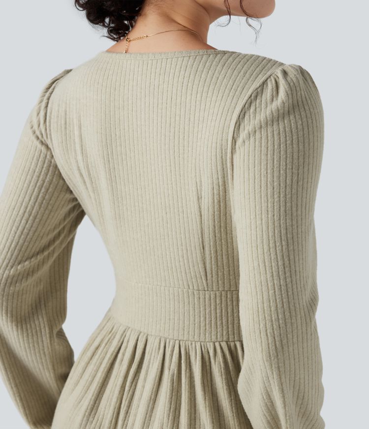 robe courte à col v en maille côtelée et ourlet volanté manches longues