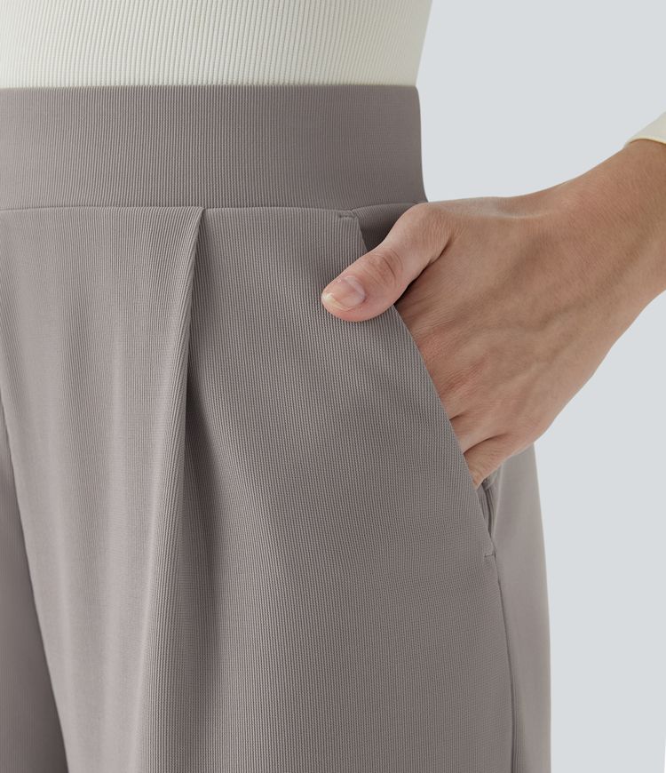 pantalon de travail halara flex taille haute sculptant la silhouette avec poches et jambes larges en micro-gaufrette gaufrée.