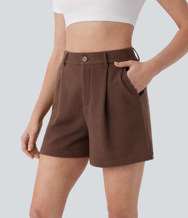 short décontracté à taille haute et poches en tissu gaufré