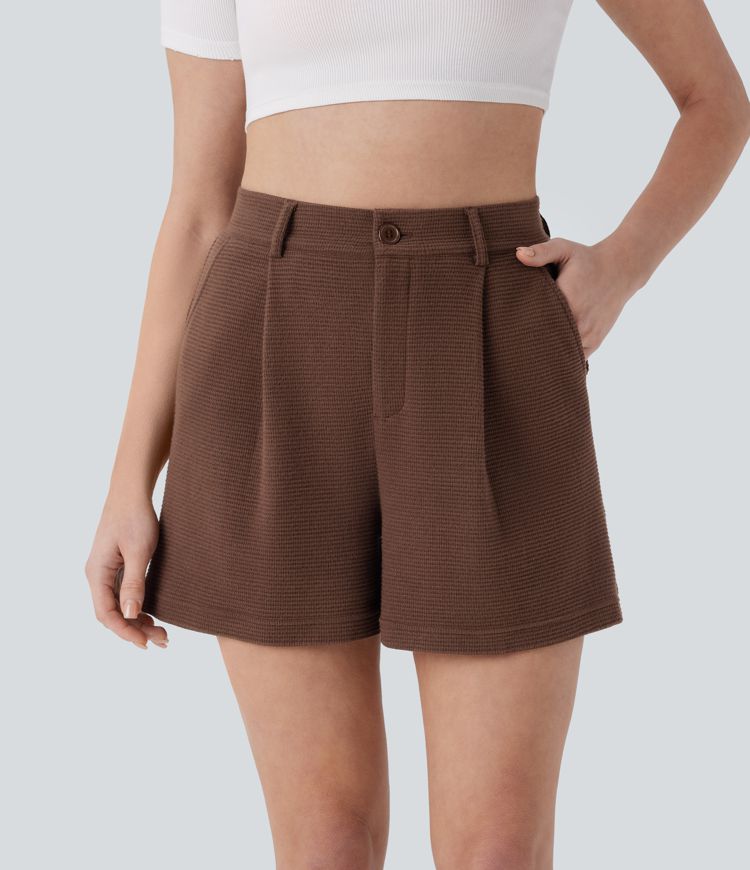 short décontracté à taille haute et poches en tissu gaufré