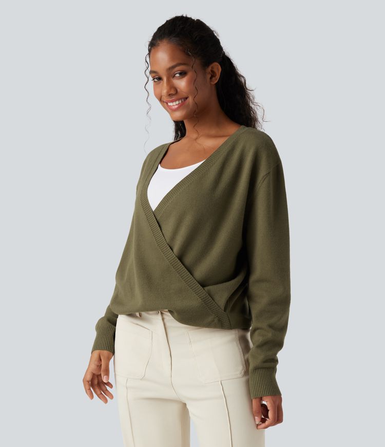 pull décontracté à manches longues et col en v croisé - porté devant et derrière